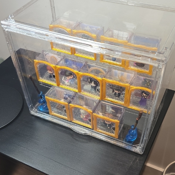 Collectible Harry Potter Figure Set with Display Case - Picture 6 of 8